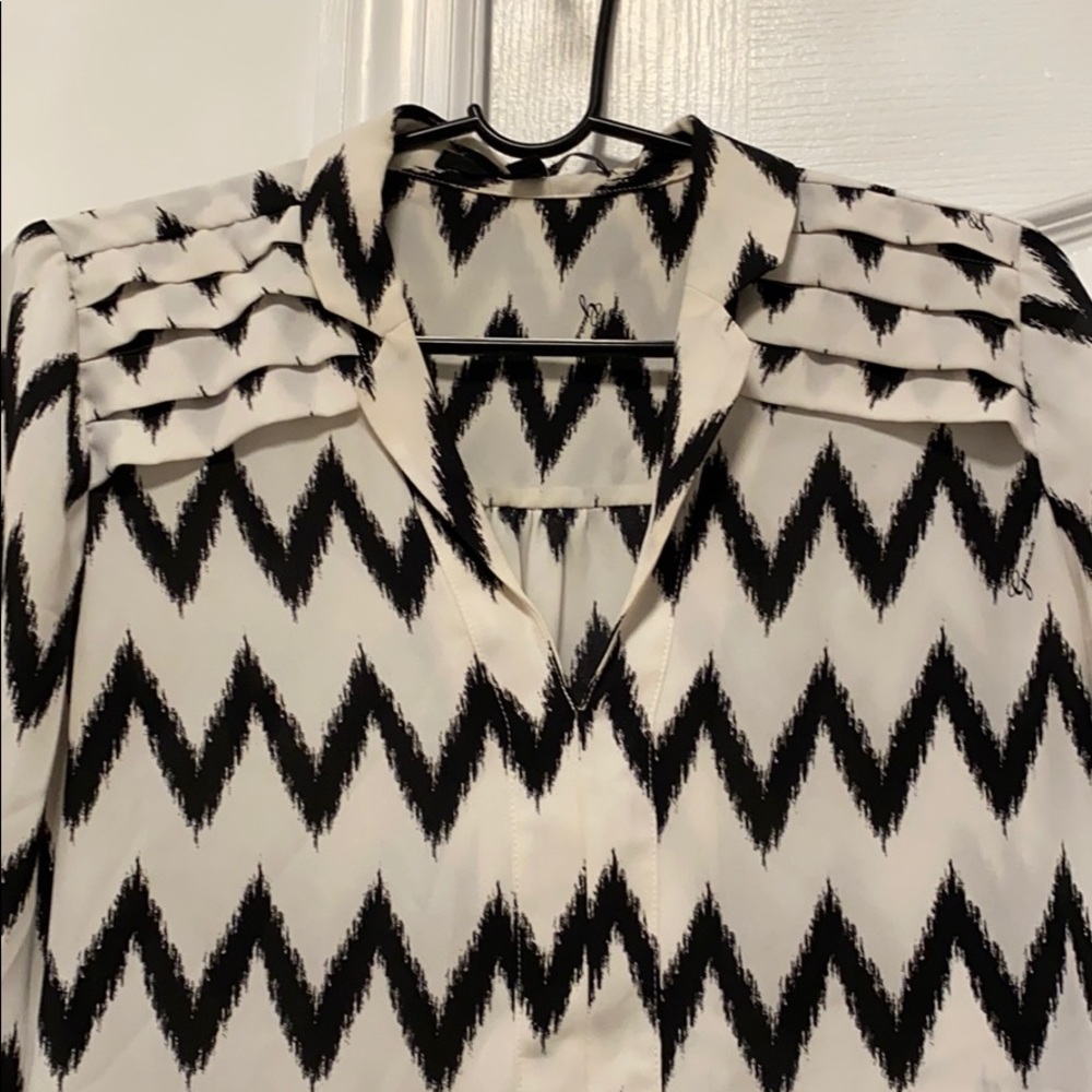 GUESS Chevron High-Low Blouse - Picture 2 of 7